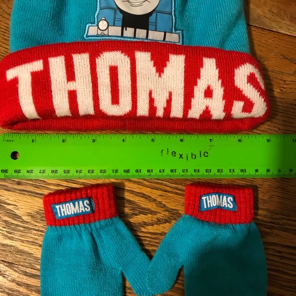 Thomas the train winter hat and mittens - Picture 4 of 5